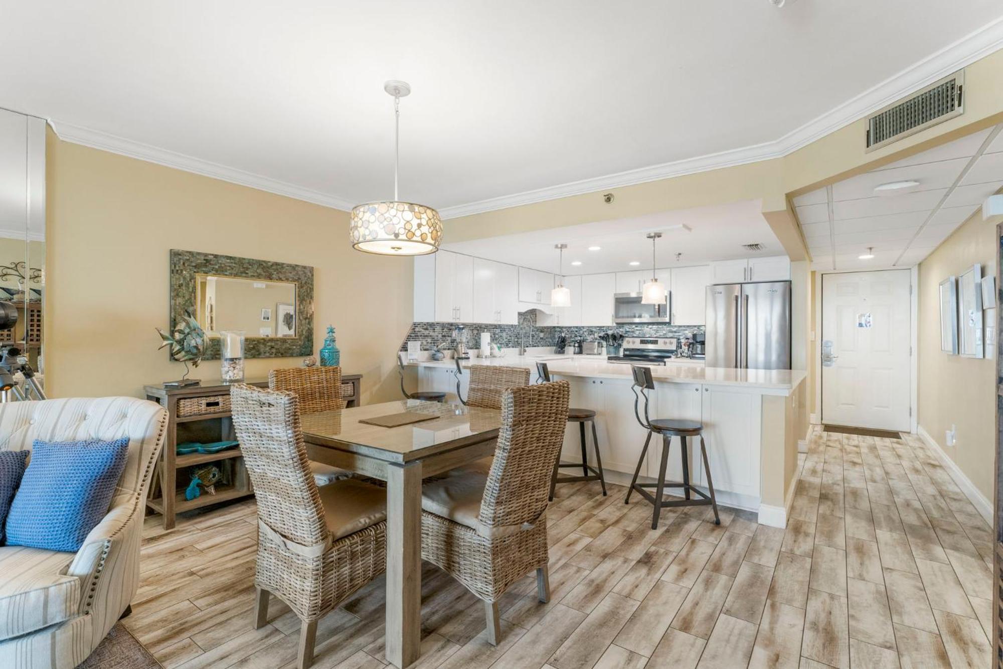 Stunning 2/2 Designer Condo W Coastal Appeal Right On The Gulf! Panama City Beach Extérieur photo